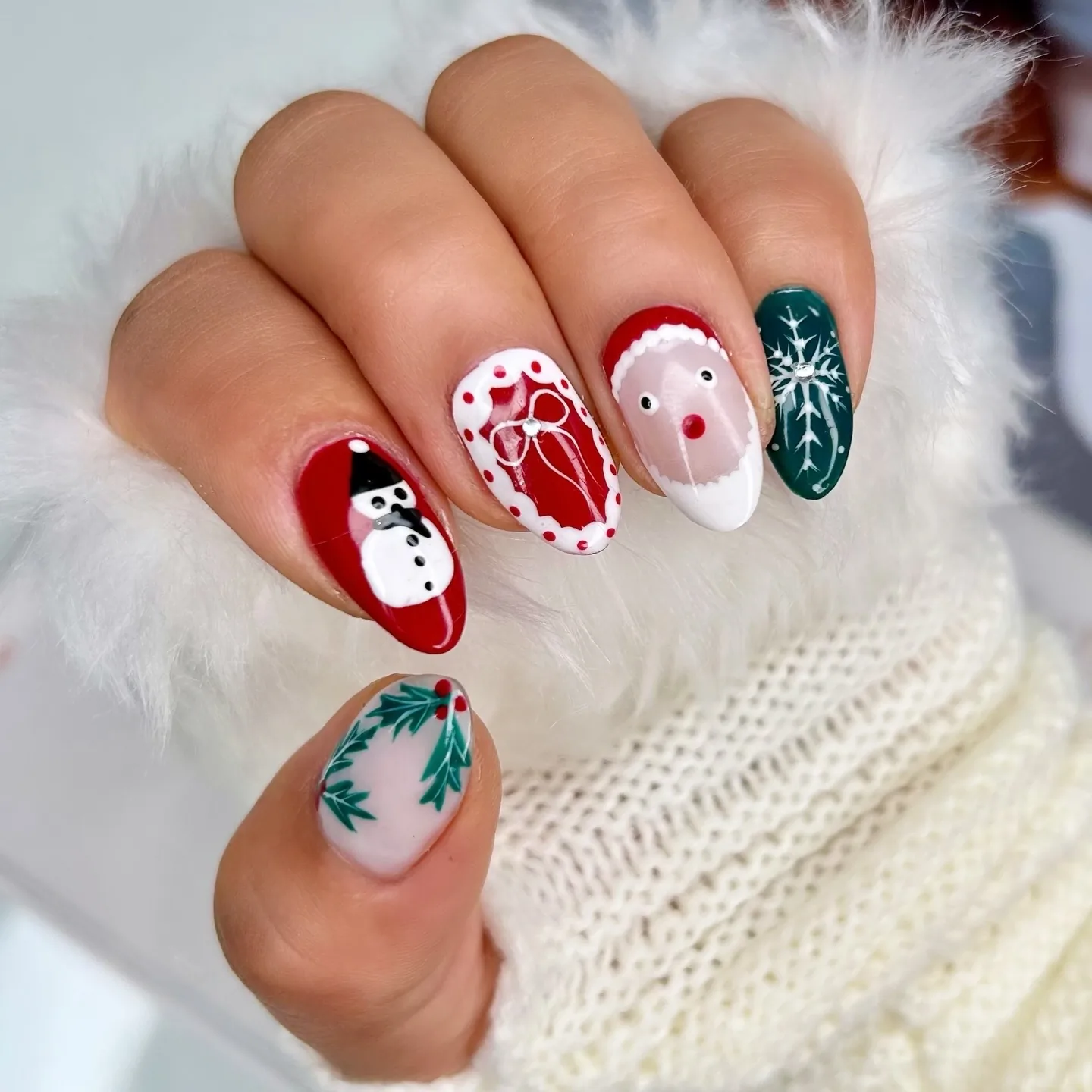 Christmas themed nail art designs